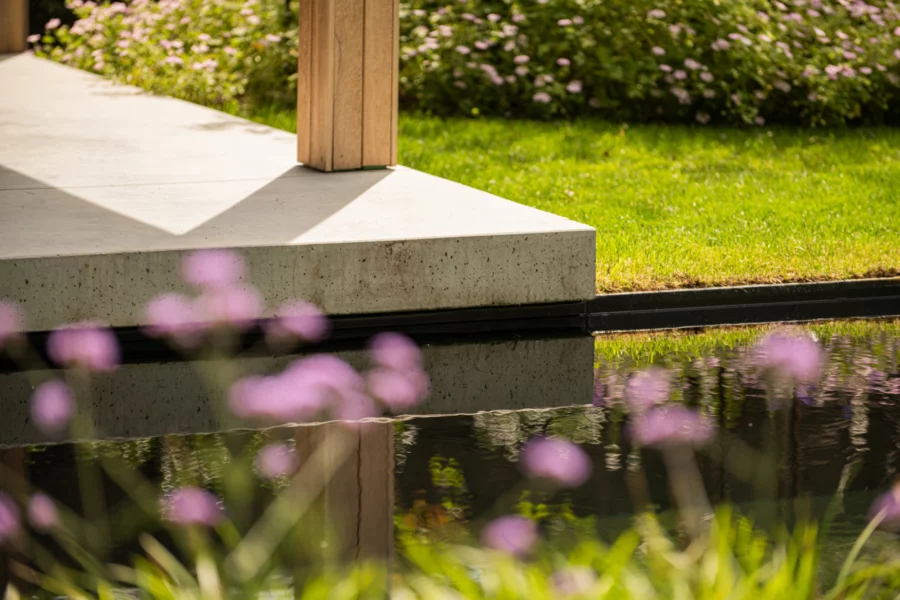 Zwemvijver in de tuin Tim De Winne